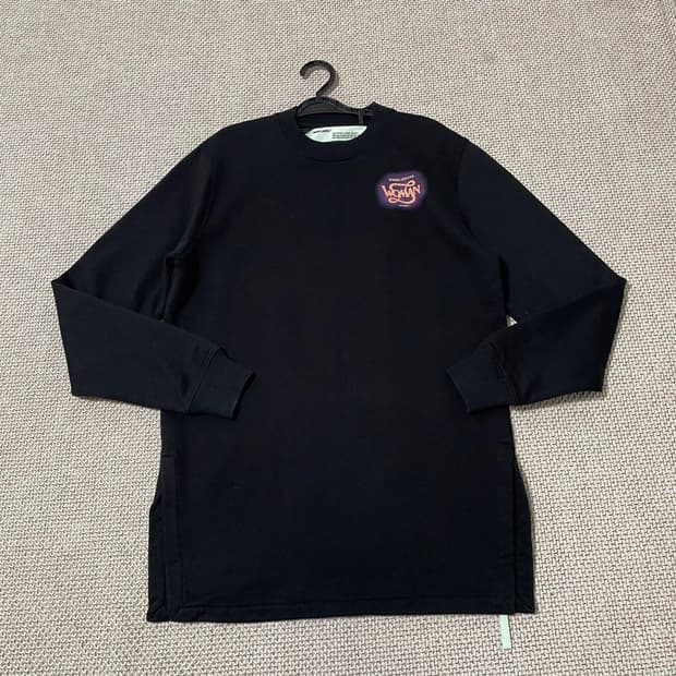 오프화이트 MODERN ROMANCE 맨투맨 6539