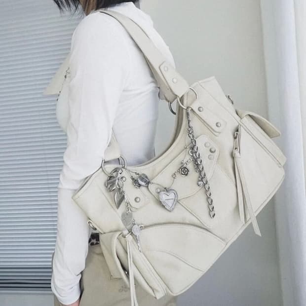 이우가마카라스 스터드 레더 숄더백  크림