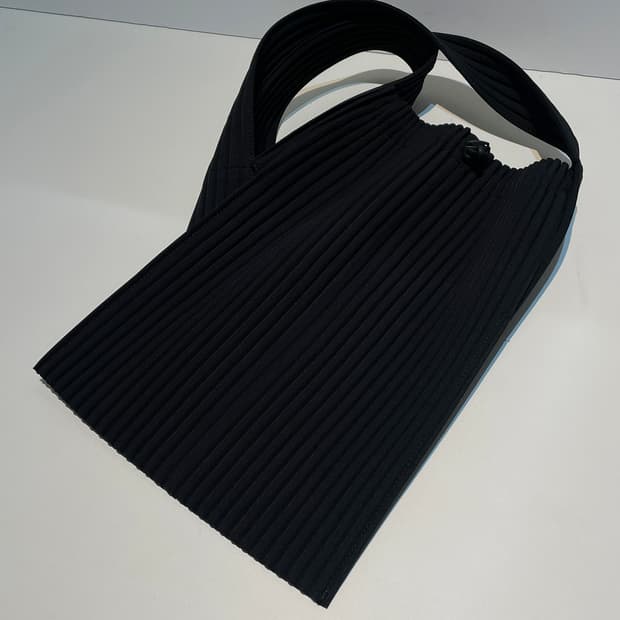 플리츠플리츠 이세이미야케 크로스백 A1552