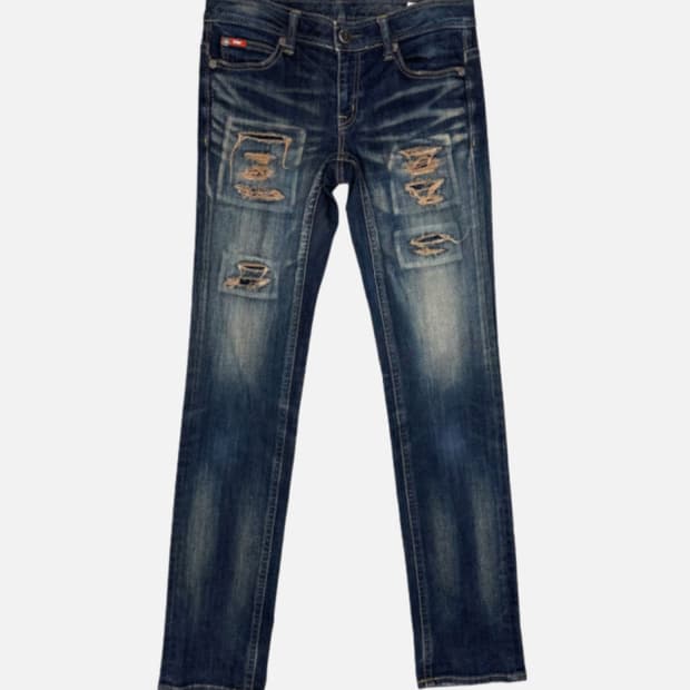 square damage low-rise fade jean