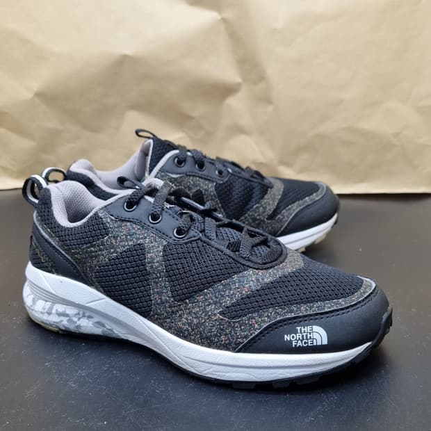 노스페이스 여성트레킹화. 등산화230