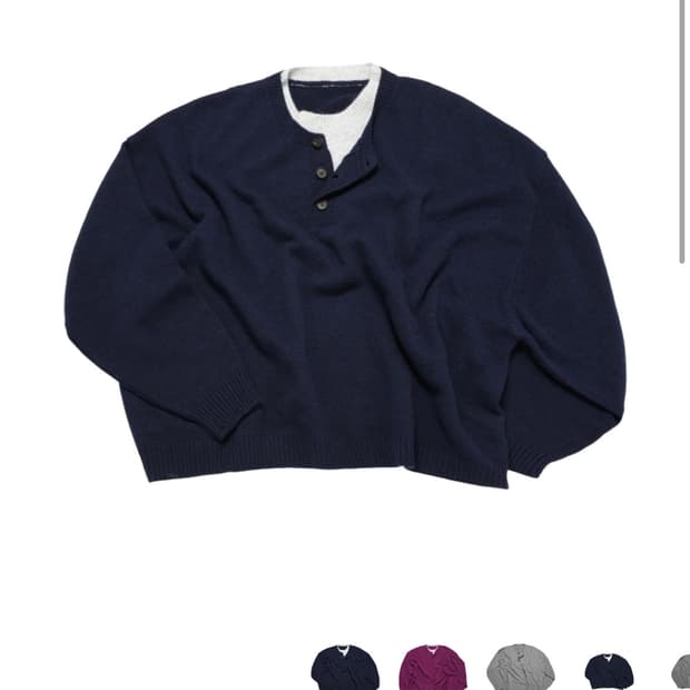 [L] 엠제이디 콘트라스트 넥 캐시 크롭 니트 네이비