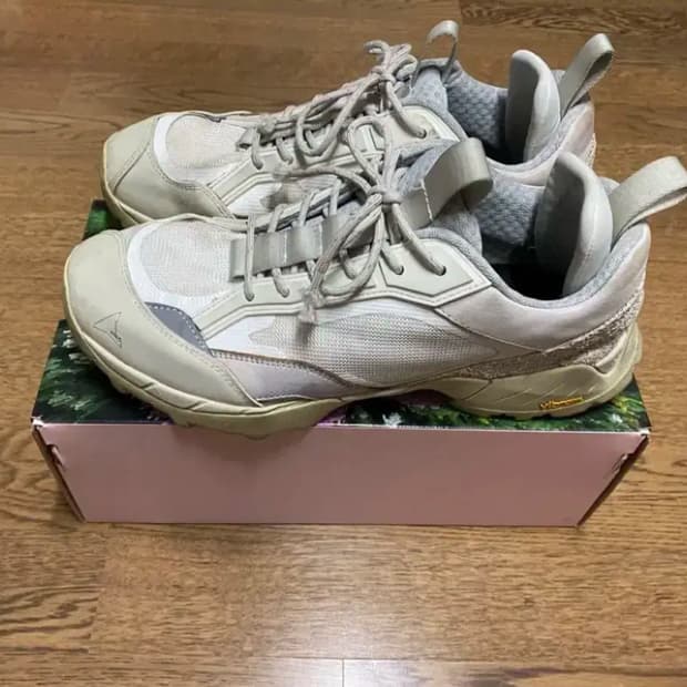 로아 락파 오프화이트 43 사이즈