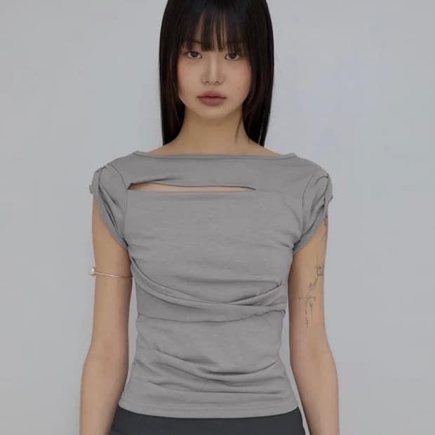 플레어업 Asymmetrical Draped Roll-Up T-Shirt