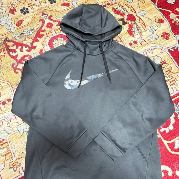 나이키 스우시 카모 후드티 블랙