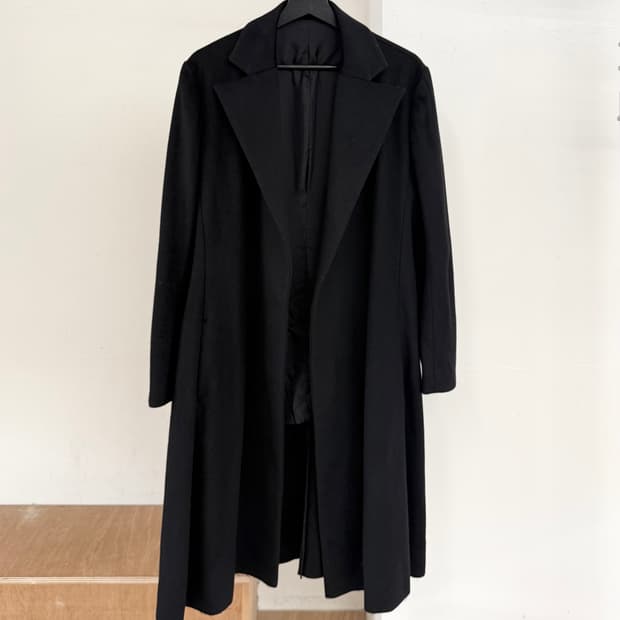 요지 야마모토 블랙 펨므 버튼리스 코트