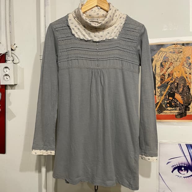 잔꽃 레이어드 잿빛 하늘색 탑 모리