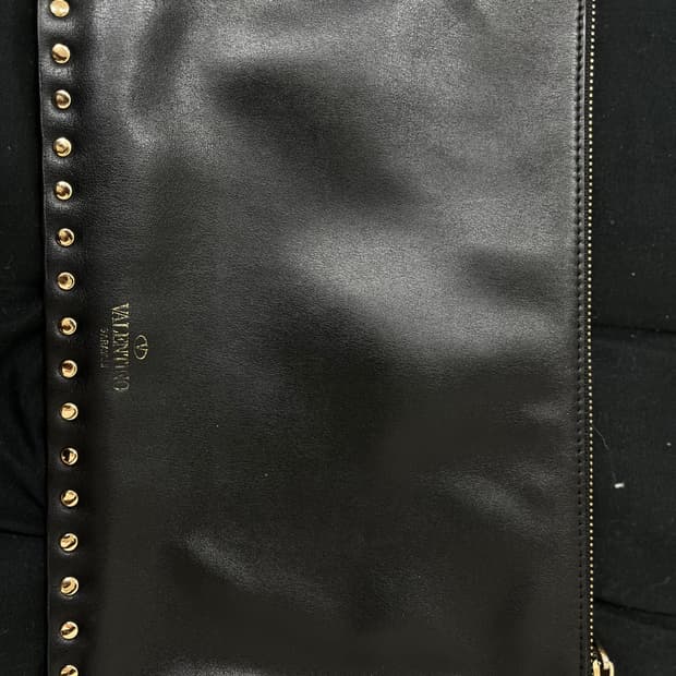 발렌티노 락스터드 카프스킨 파우치 블랙 20x30