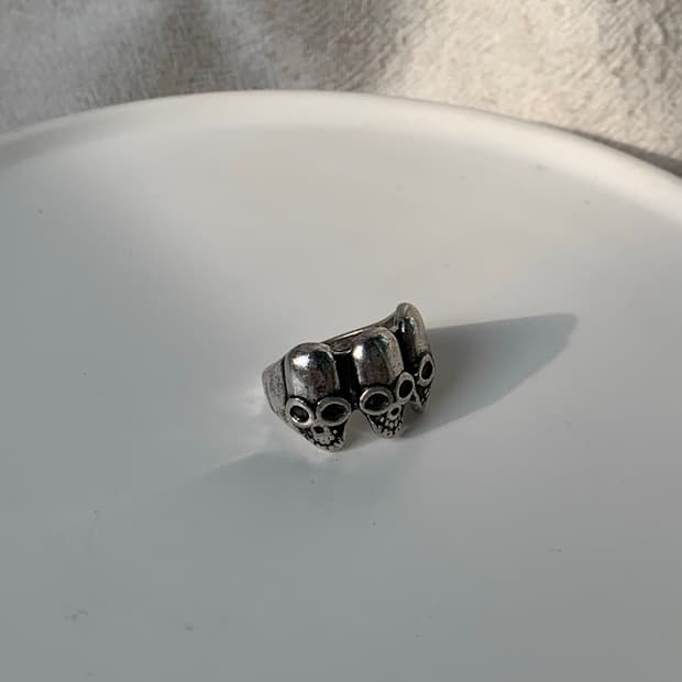 Skull ring