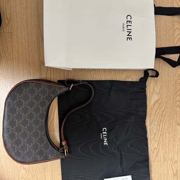 셀린느 트리옹프 미디움 아바백 탄