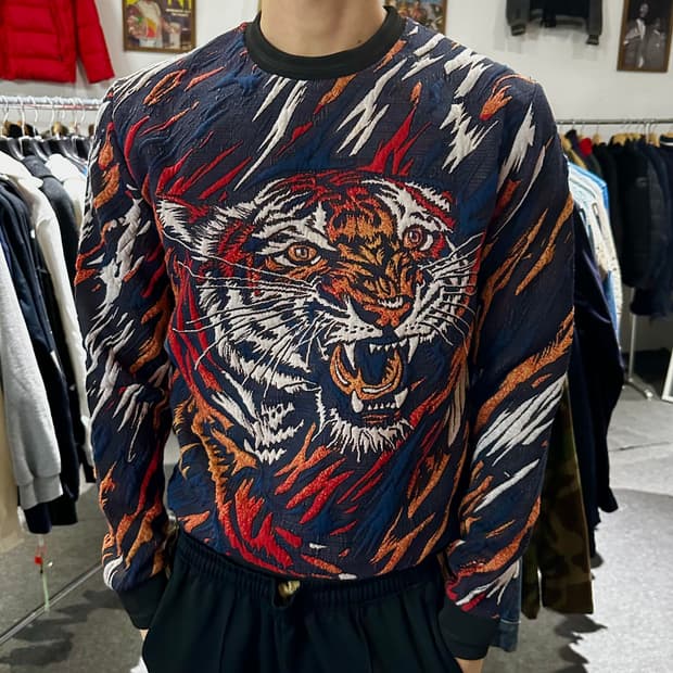 ZARA 타이거 스웻셔츠