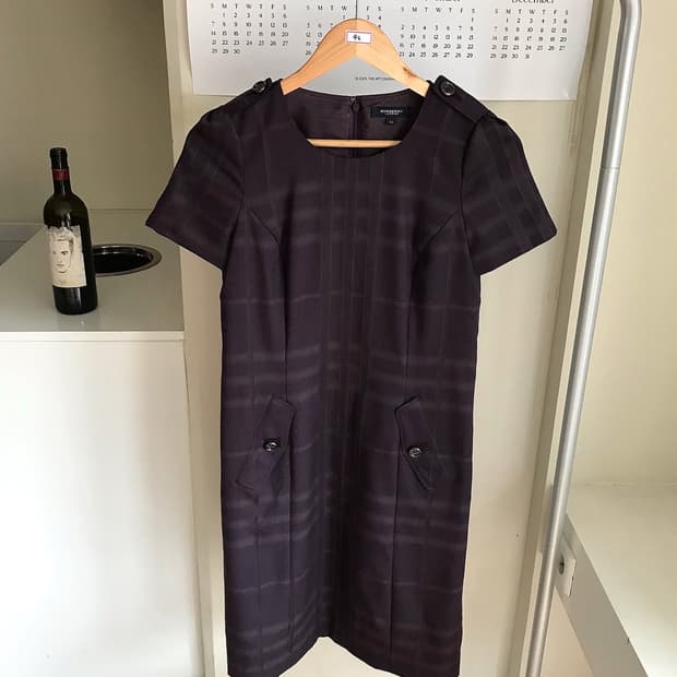 버버리 미니멀 체크 원피스