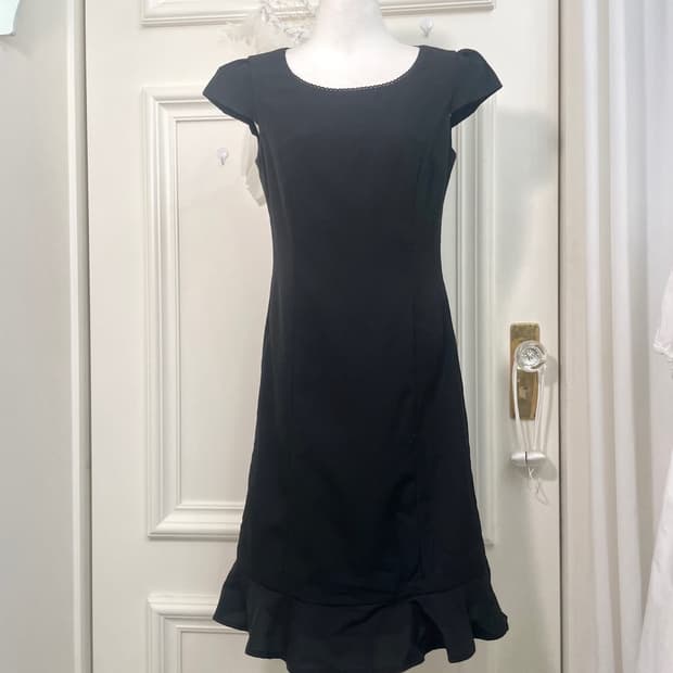 black princess line puff sleeve ruffle p