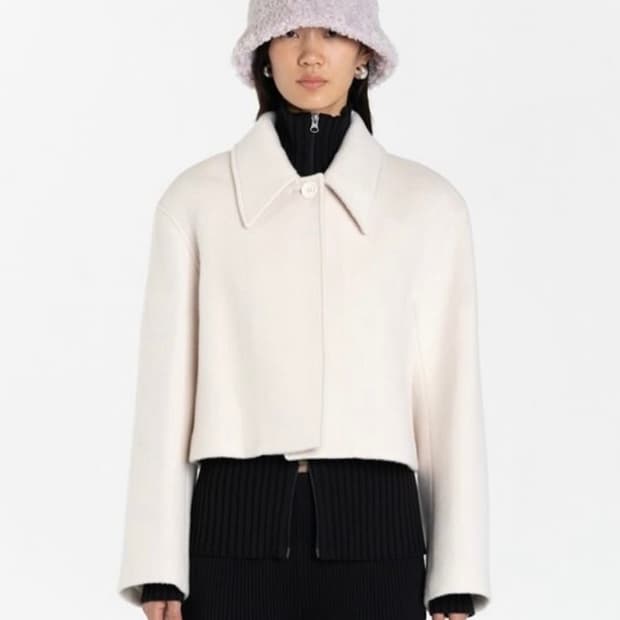 아모멘토 와이드 크롭 코트 아이보리