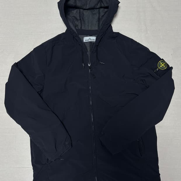 스톤아일랜드 스킨터치 후드 바람막이 블랙 [L]