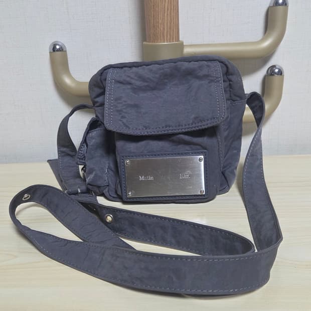 마뗑킴 차콜 미니 크로스백