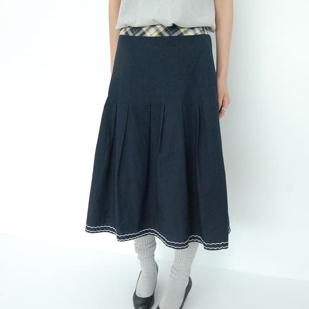 Decoy collection check point skirt