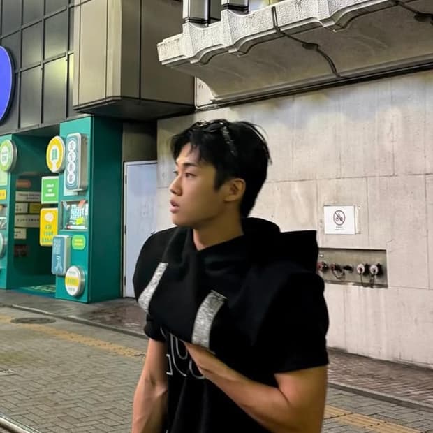 Yyyy 슬리브리스 후디탑
