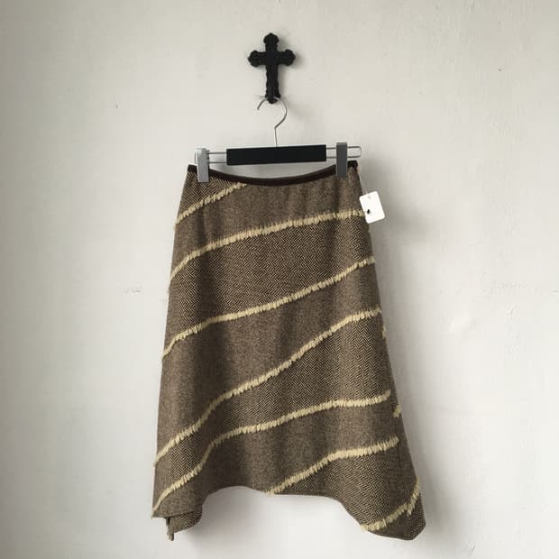 Fringe point woolen unbalanced skirt
