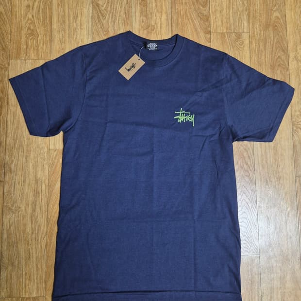 stussy roach(바퀴벌레 그래픽) 티셔츠 s size