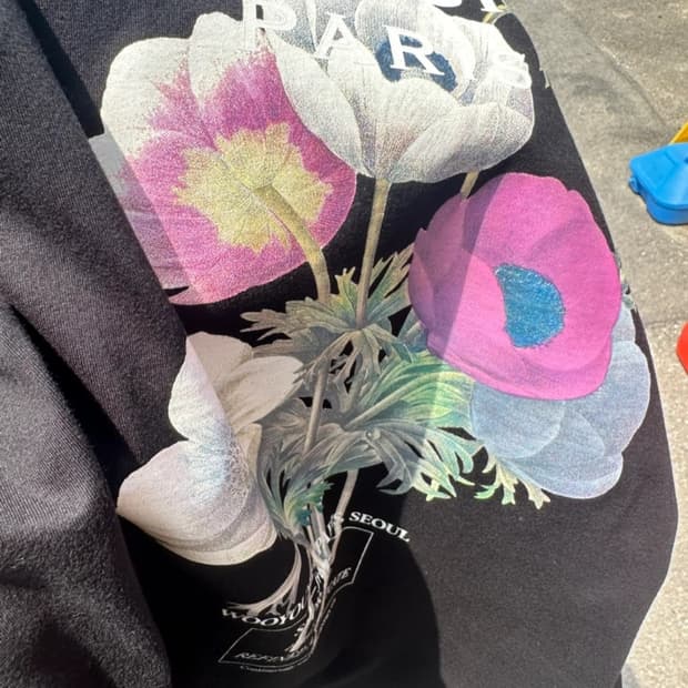 [발색/23년식] 우영미 백로고 플라워 반팔