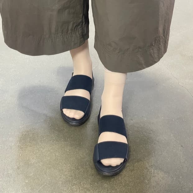 로로피아나 블랙 샌들 39
