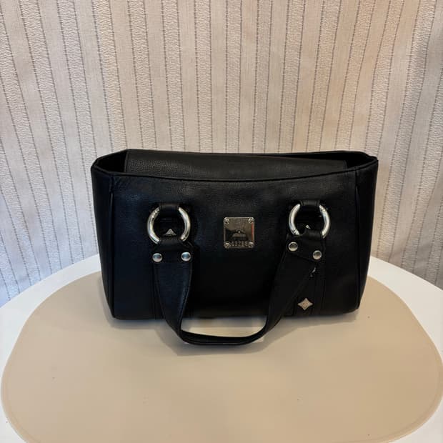 정품 MCM 블랙 가죽 토트백