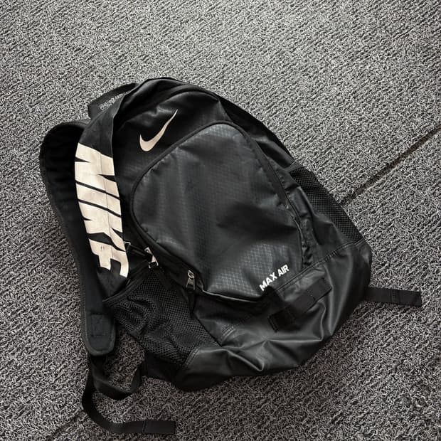 나이키 스우시 에어맥스 스포티 백팩 2679