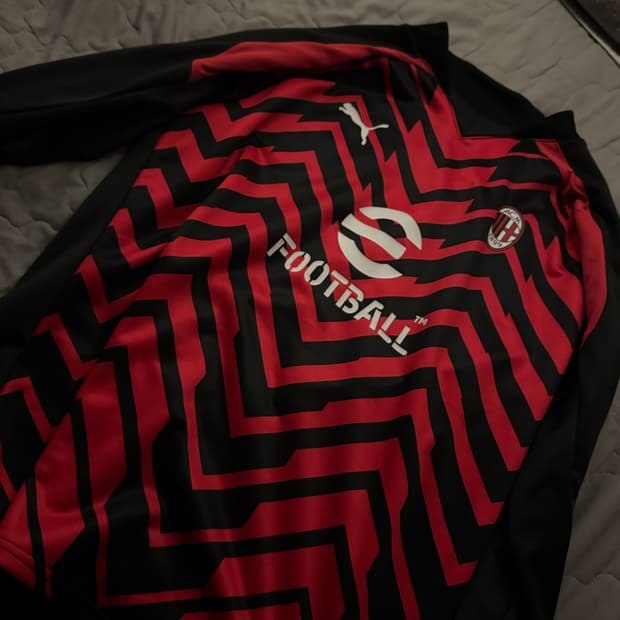 AC밀란 23/24시즌 홈 유니폼 맨투맨