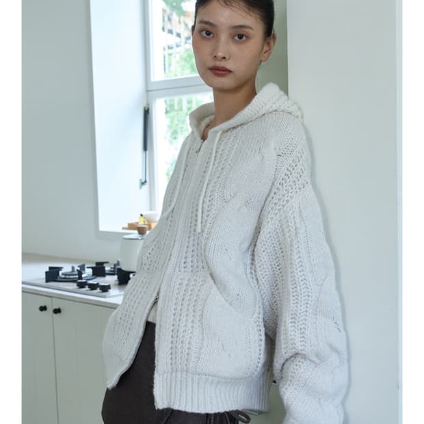 어윗 케이블 니트 후드집업 화이트
