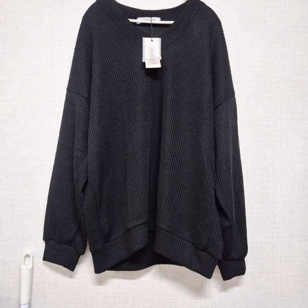 검정 골지 맨투맨