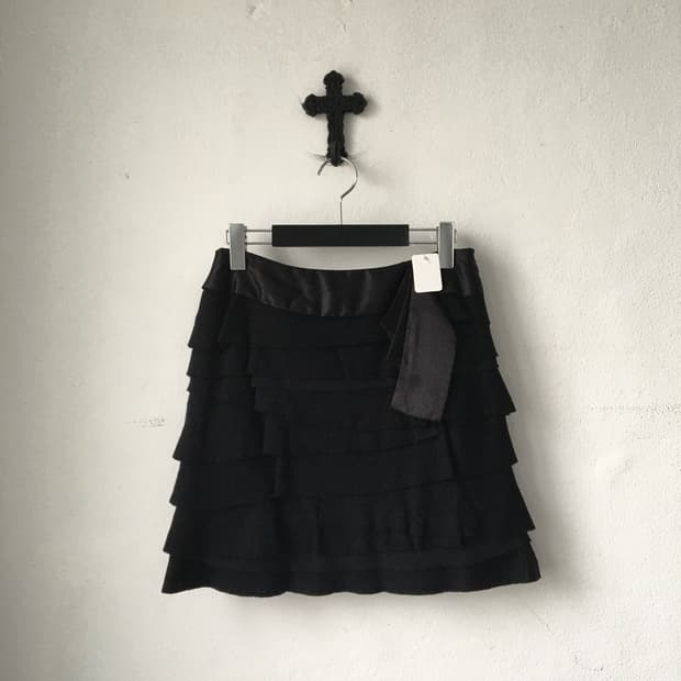 Woolen unbalanced layer point skirt