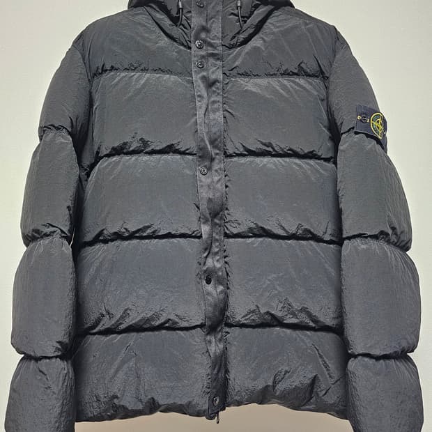 스톤아일랜드 나일론 메탈 에코닐 후드 다운 패딩 24FW