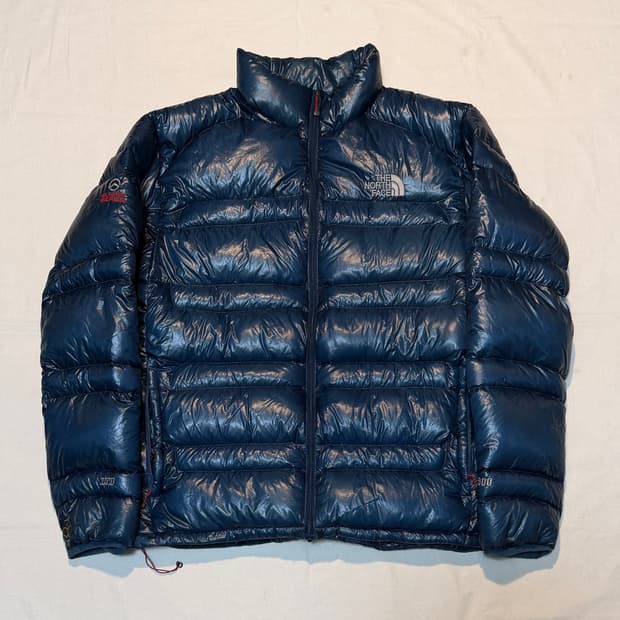 노스페이스 900필 한정판 유광 구스다운 경량패딩 블루