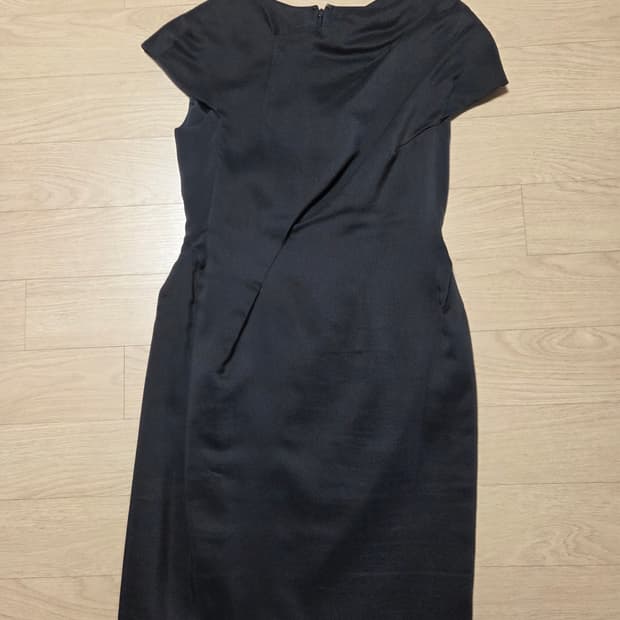 MINE 드레이프 미디 원피스 