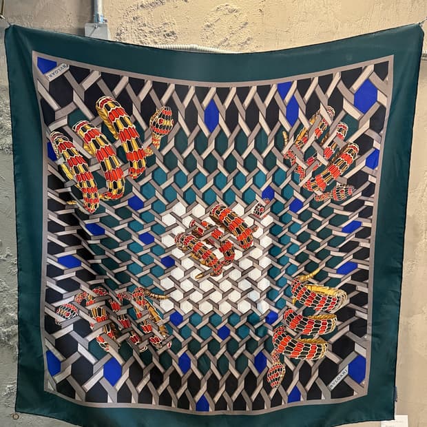 불가리 실크 스카프 세르펜티 스네이크 패턴 이탈리아 메이드