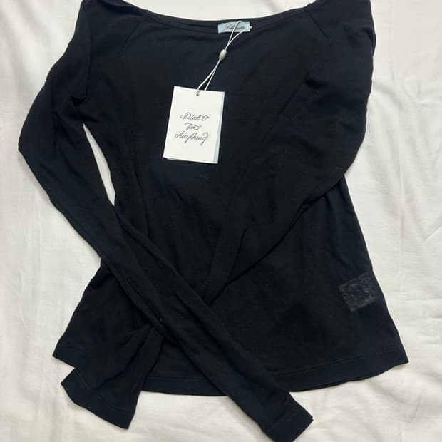 릴리코츠 블랙 롱슬리브 새상품 ! Found T-shirt