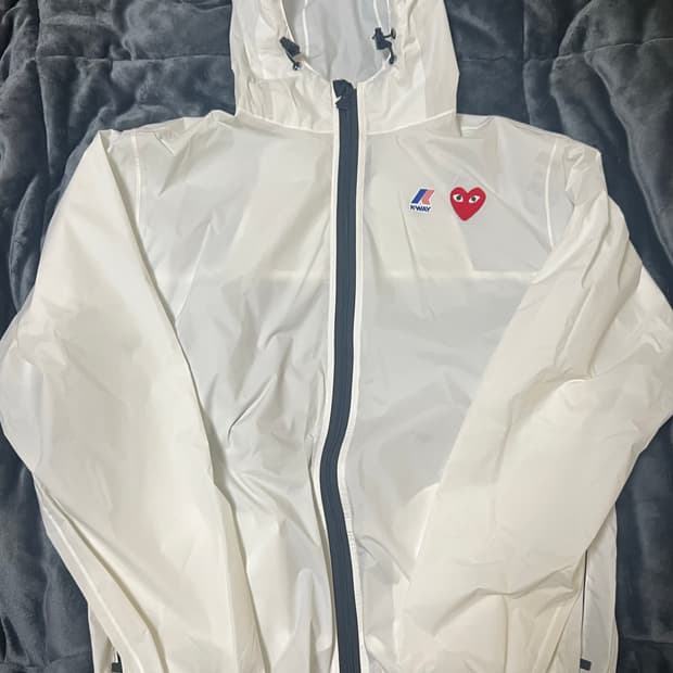 플레이 꼼데가르송 x 까웨 풀 집 자켓 화이트 (XL)