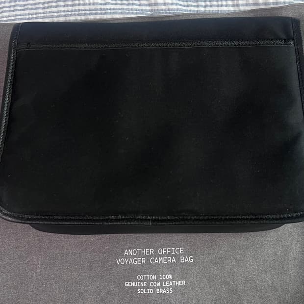어나더오피스 Voyager Camera Bag (Black)
