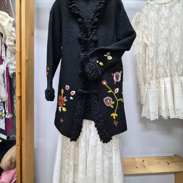 마리메꼬 유니끌로 자수니트. 레이스샤 스커트