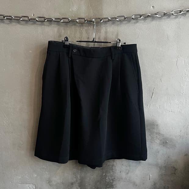 조 시아 비대칭 랩 숏츠