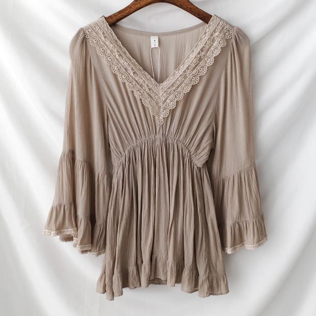 shirring lace blouse