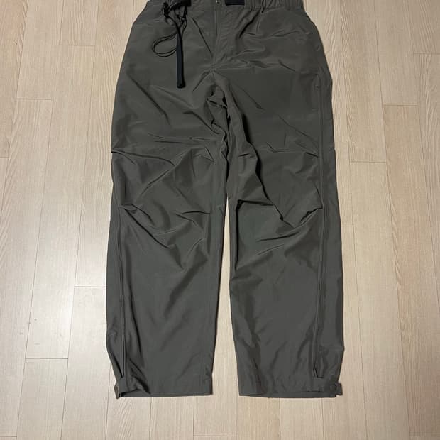 무탠다드 시티 레저 NP 사이드 지퍼 파라슈트 팬츠 [머드 그레이