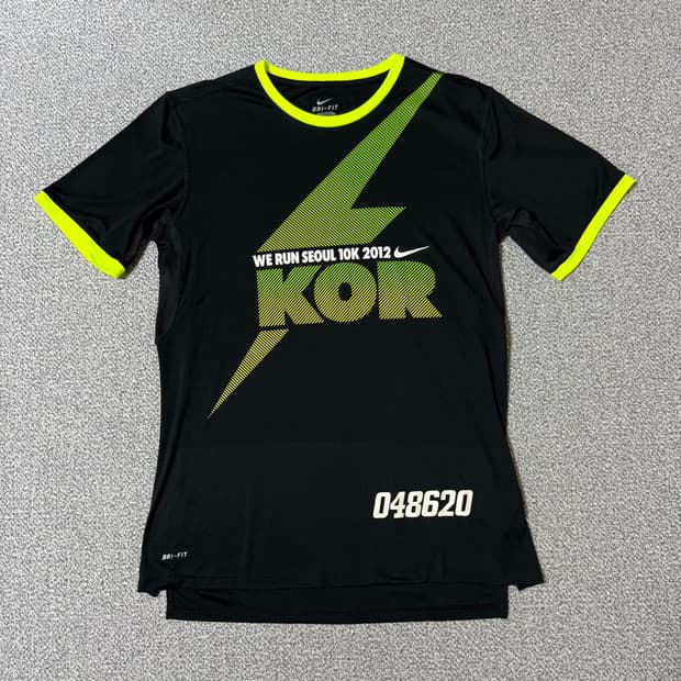 나이키 러닝용 기능성 반팔티 M