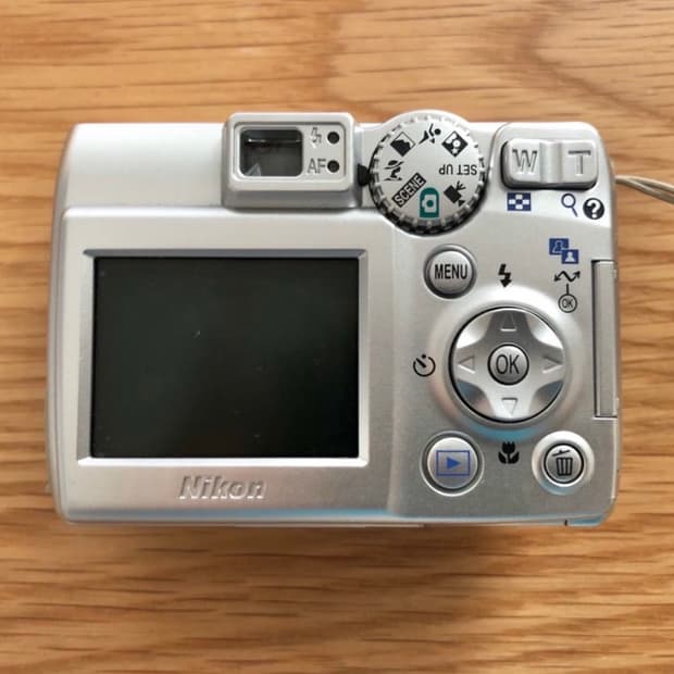 니콘 쿨픽스 5600