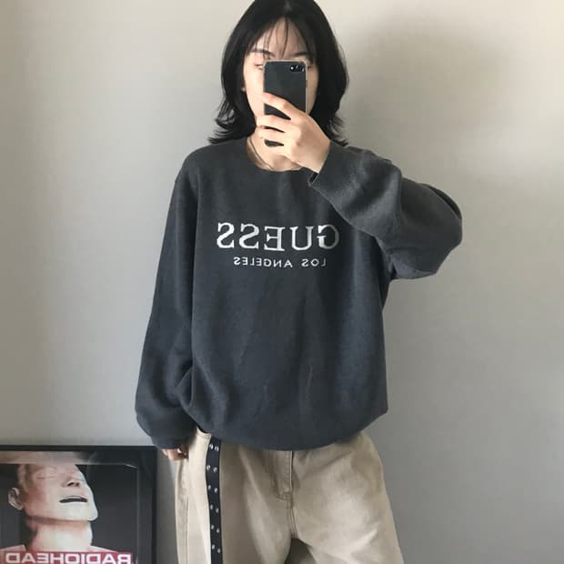 게스 중앙 로고 차콜 니트