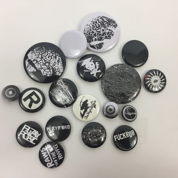 구매)언더커버, ERD, 발망 등 빈티지 배지/핀 구합니다