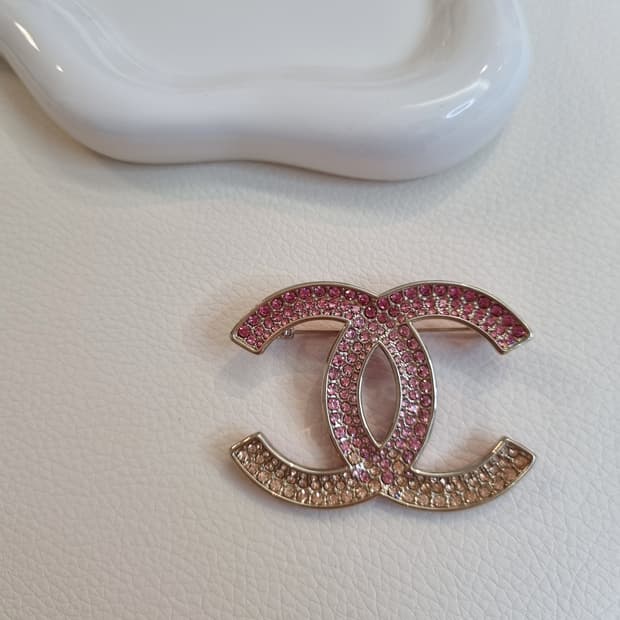 샤넬 핑크그라데이션 CC로고 브로치 업사이클링