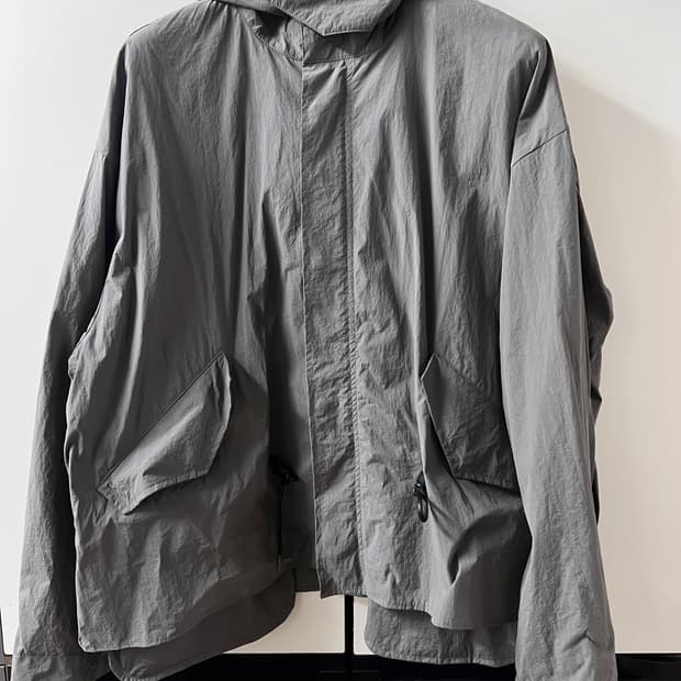 아트이프액츠 피쉬테일 쉴드 자켓 야상 그레이