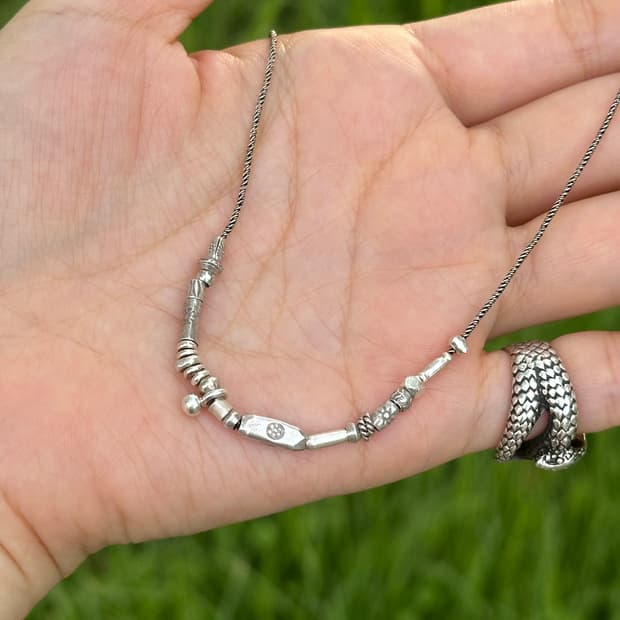 Musta karensilver mix necklace